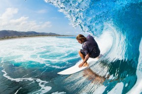 “武汉马拉松赛：赛道上的速度与激情”